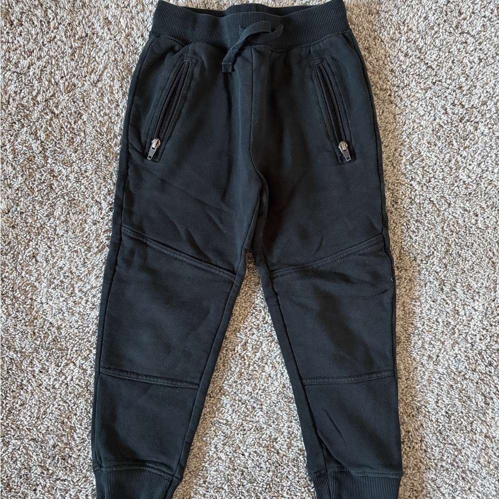 Hanna Andersson Black Kids Joggers, size 5 or 110 cm